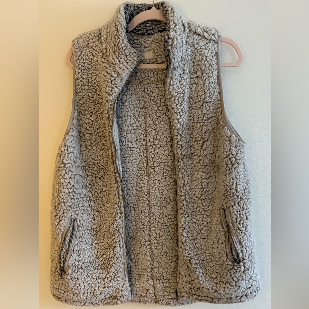 Thread & Supply Neutral Light Taupe Sherpa Vest